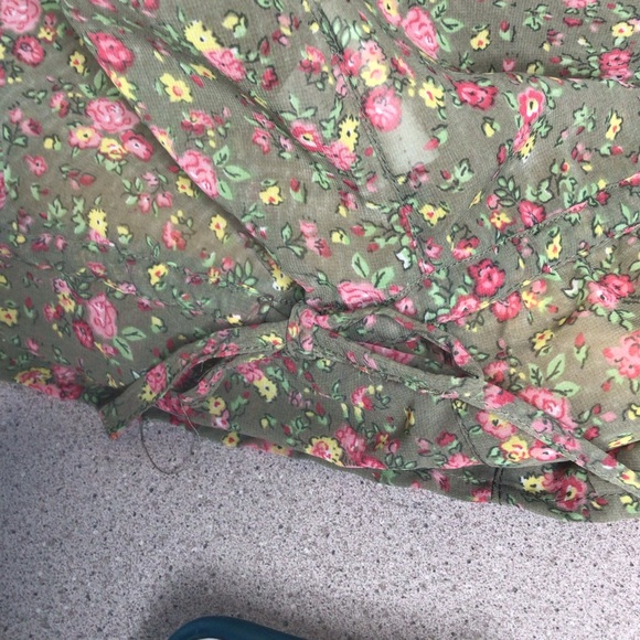 Motherhood Maternity flutter sleeve ruffle Medium - Picture 6 of 14